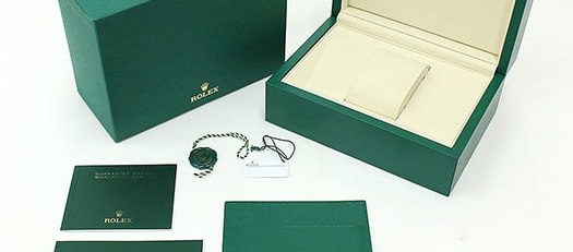 購入時の付属品が完備されている商品(保証書・ボックス・ベルトのコマなど)